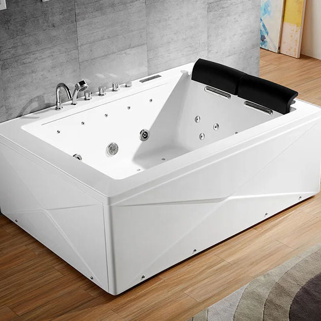 Modern Luxury Hot Tub Retreat